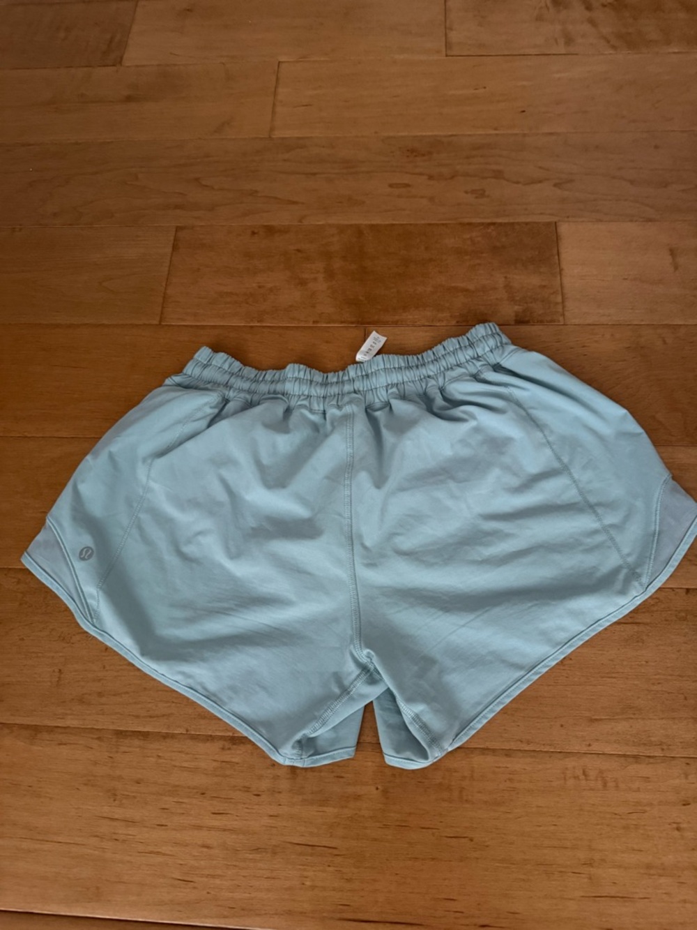 Lululemon Hotty Hot Shorts - Size 8 - Picture 2 of 4